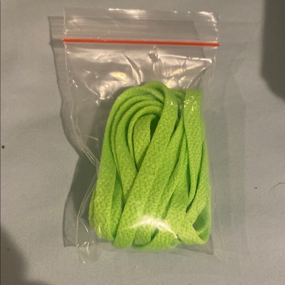 Adidas White and Green Sneakers Modern Low-Top Design - Picture 2 of 3